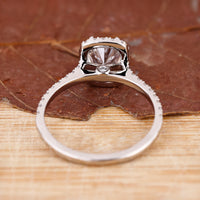 IGI certified diamond in round diamond halo ring.
