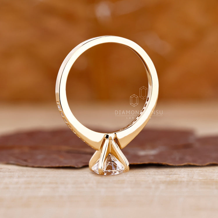 IGI certified diamond in pave setting ring.
