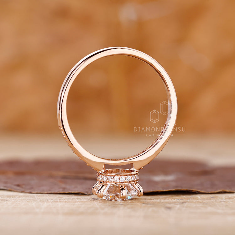 Lab grown diamond in round cut diamond ring.
