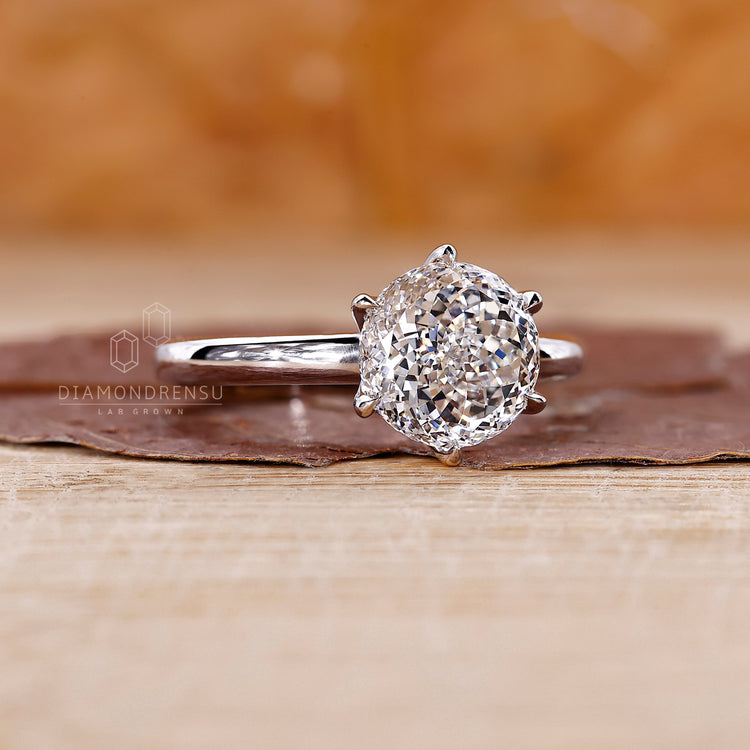 Tulip setting ring fits a solitaire engagement ring.
