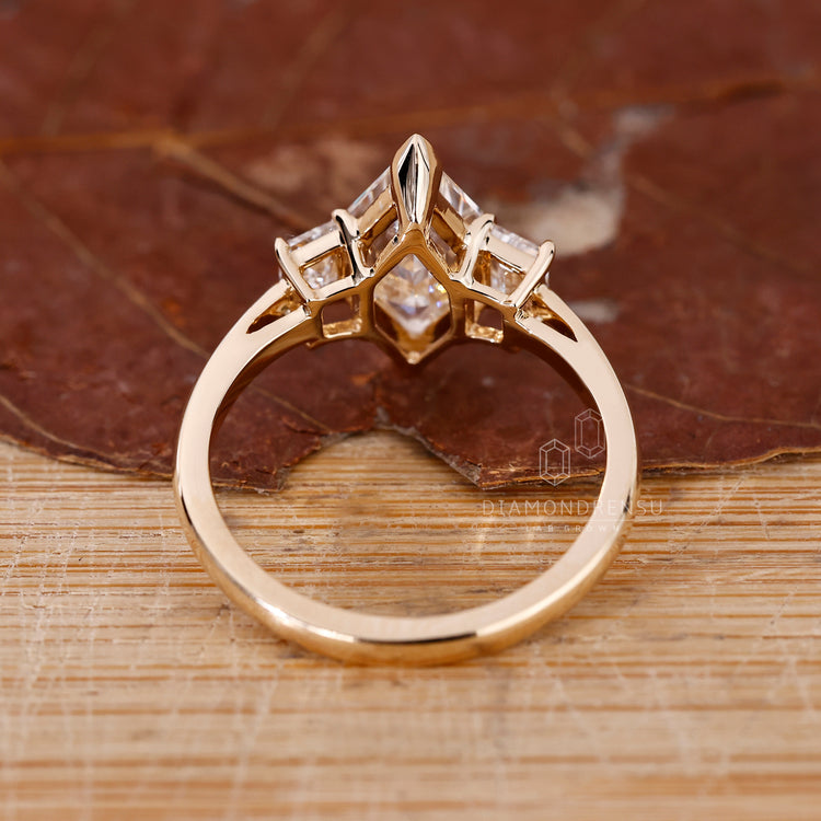 Lab Grown Diamond used in yellow gold engagement ring.
