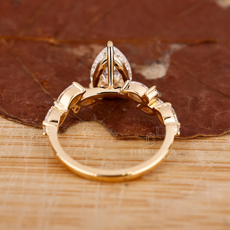 Lab Grown Diamond in pear diamond engagement ring.
