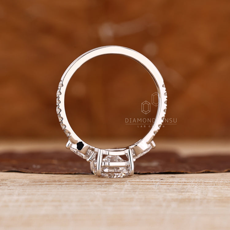 Coffin ring marquise round stones setting style.