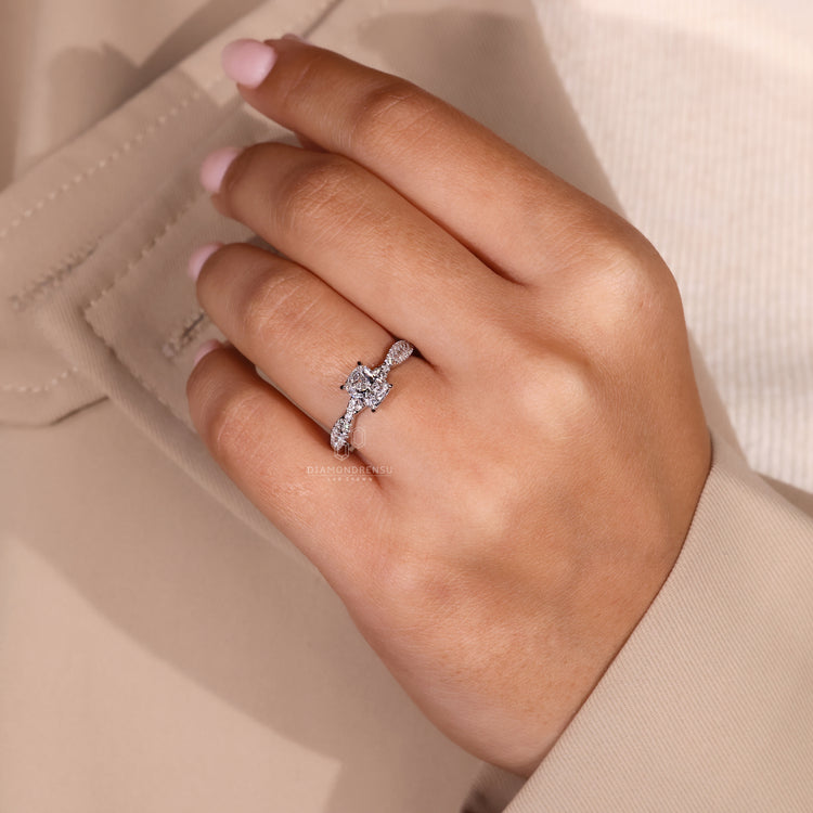 IGI certified ring with round cut diamond.
