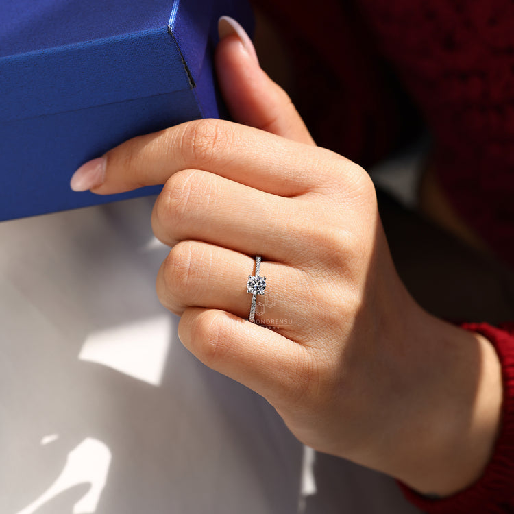 Round cut ring pave round diamond tapered shank.
