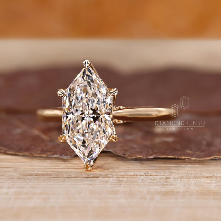 Tapered shank Dutch marquise diamond ring.
