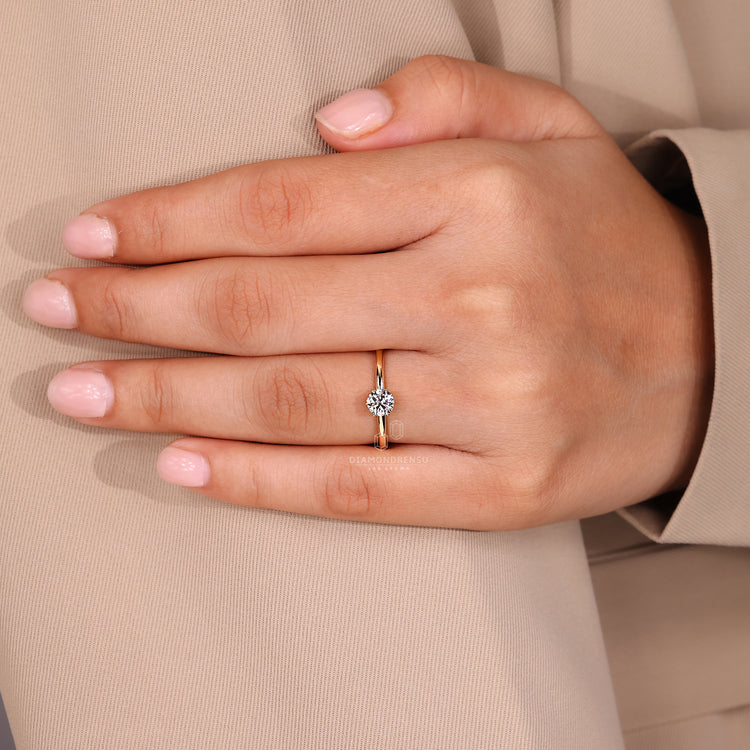 Round cut diamond ring IGI certified solitaire.
