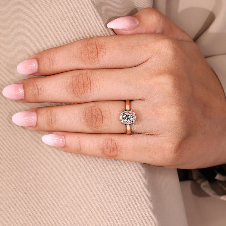 Round ring bezel setting halo four claw prong set.
