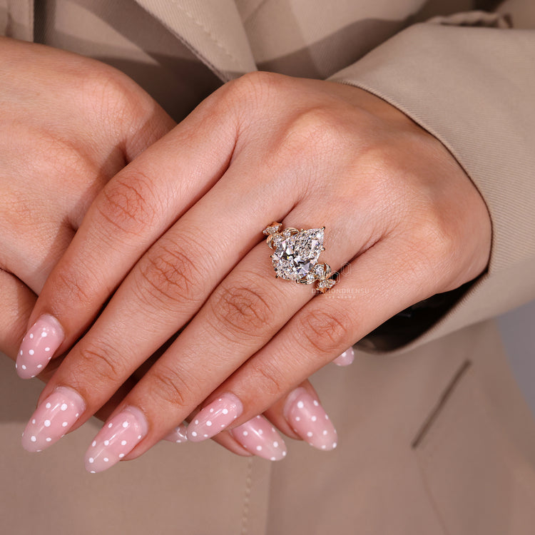 Diamondrensu AU Pear Cut Diamond Engagement Ring.
