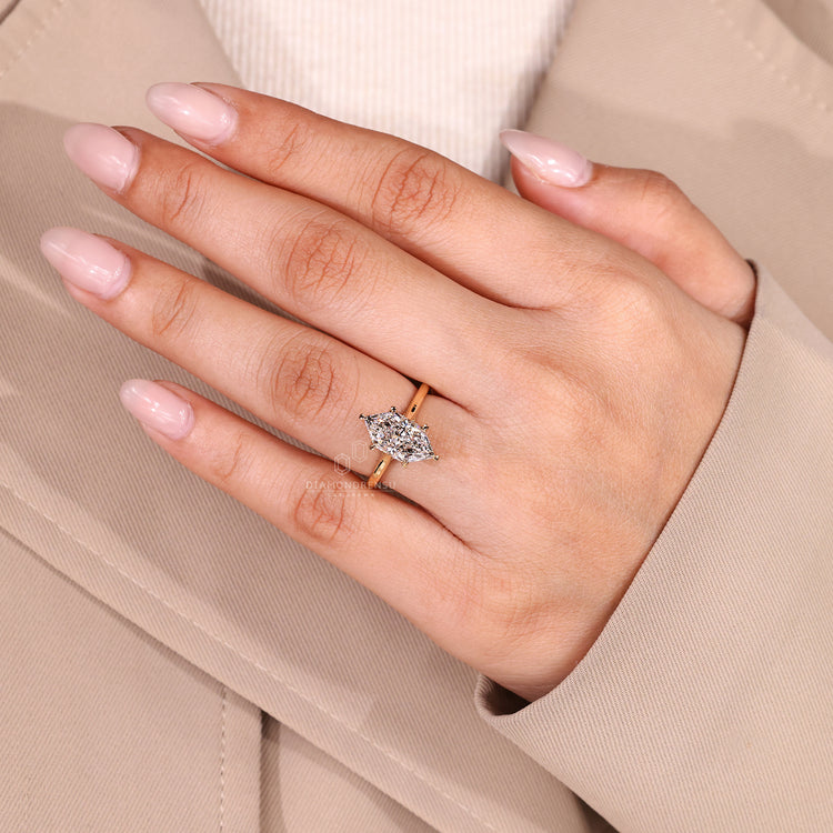 Dutch marquise ring in cathedral and tulip setting.
