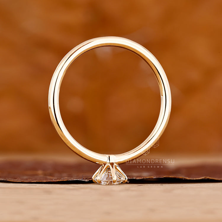 Round diamond ring six claw prong solitaire setting.
