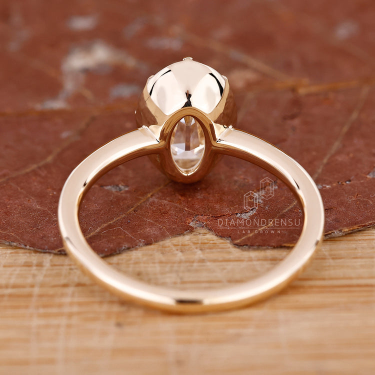 Handmade oval old European cut ring eight claw set.
