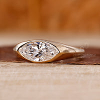 Diamondrensu AU handmade flush diamond engagement ring.
