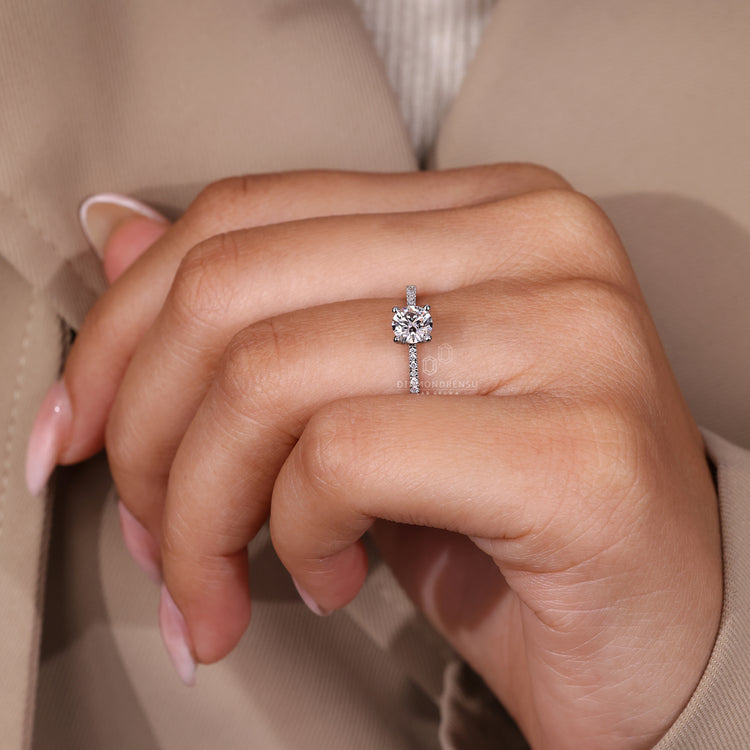 Round cut diamond ring IGI certified pave style.
