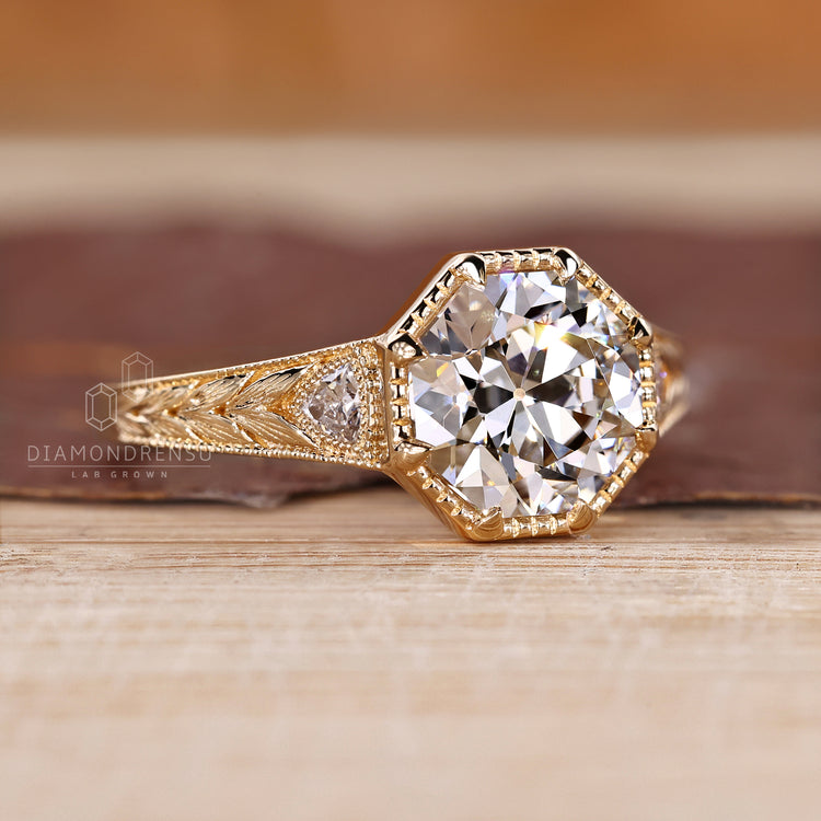 Diamondrensu AU Octagon Old European Cut engagement ring.
