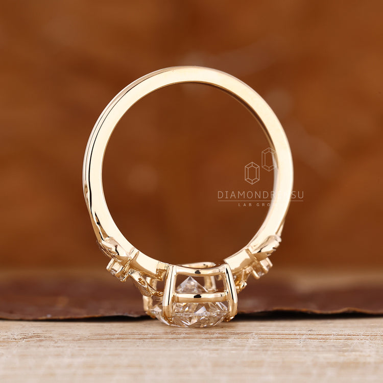 IGI certified handmade vintage diamond ring.
