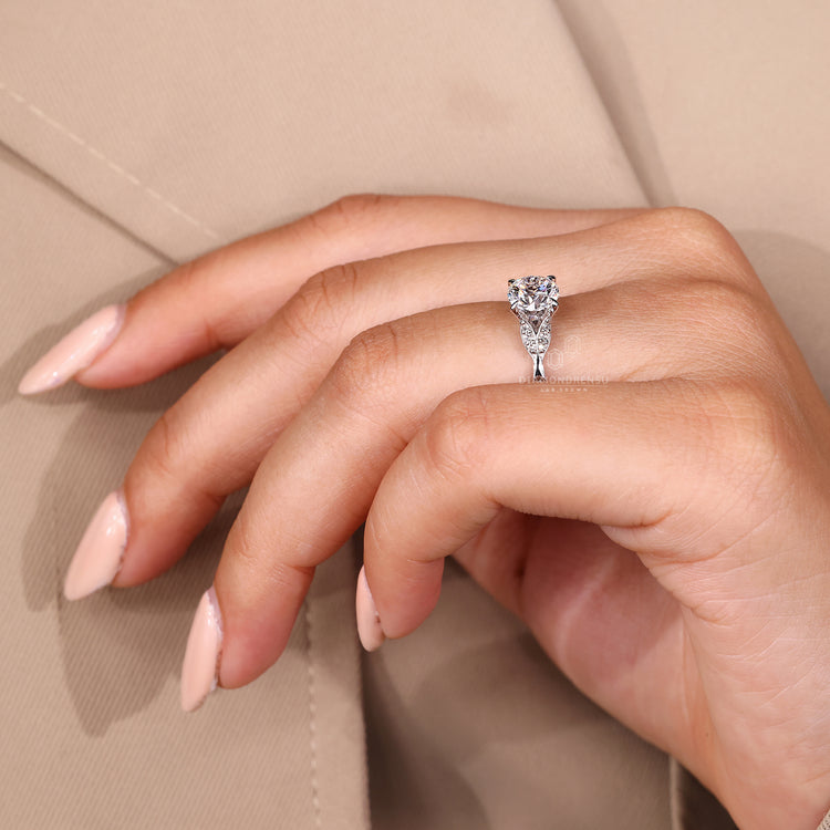 Lab grown round diamond ring IGI certified style.