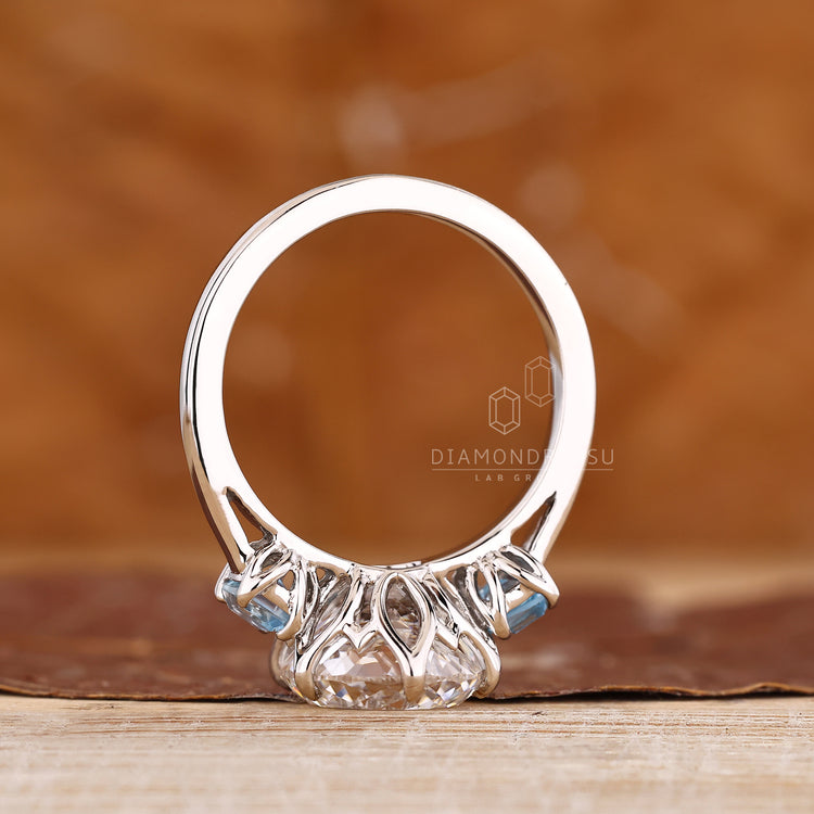 Diamondrensu AU handmade three stone tulip setting ring.
