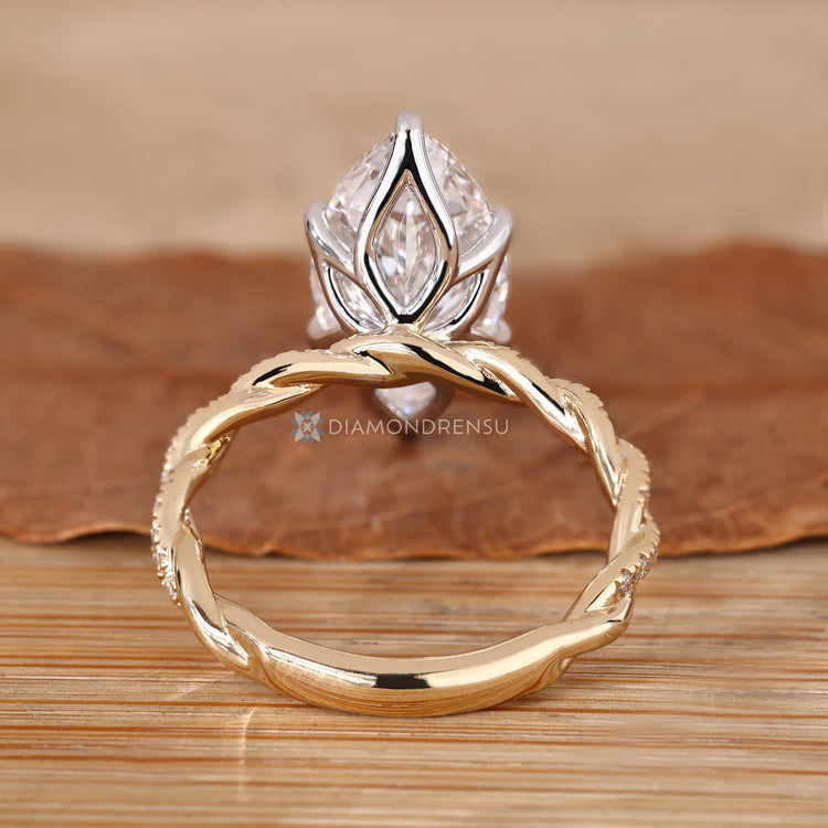 Diamondrensu AU marquise diamond ring with two tone style.