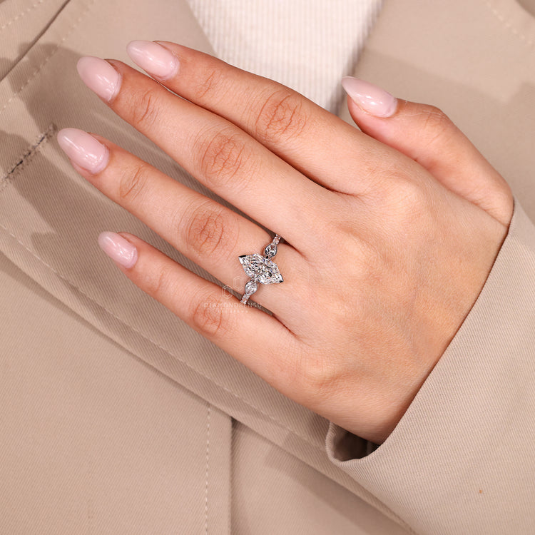 Elegant Dutch marquise ring with pear side stones.
