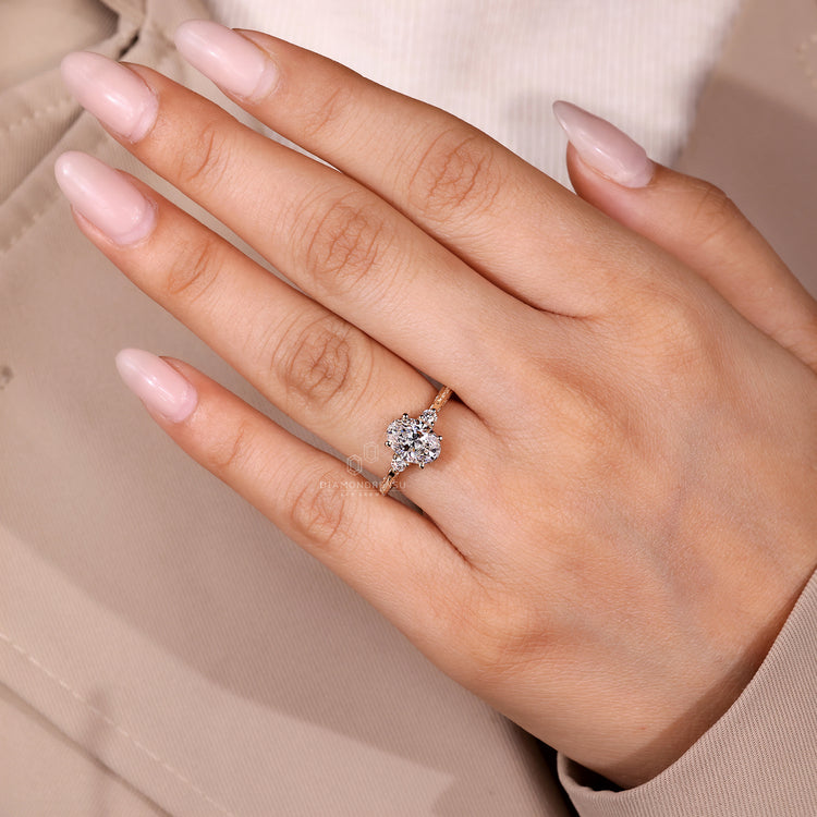 Oval cut diamond ring IGI certified art deco style.
