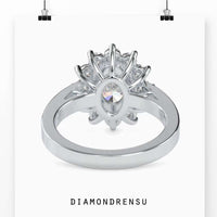 Diamond halo cluster ring with a sparkling and intricate design.
