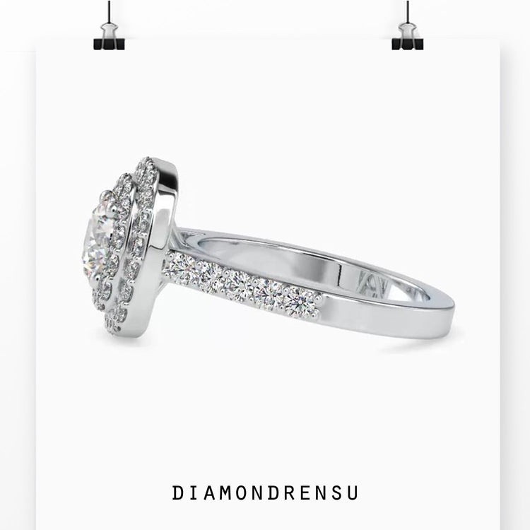 Ring with a double halo diamond setting for a chic look.
