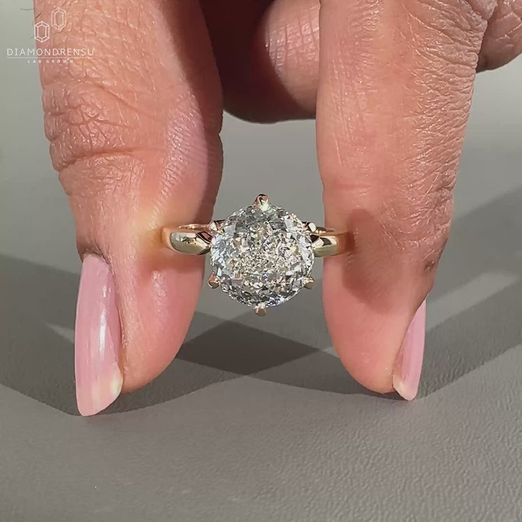 Solitaire diamond ring in 6 claw prong ring.
