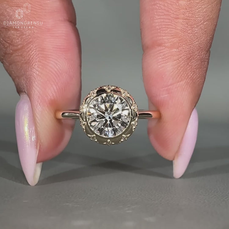 Tapered shank band designed with bezel setting ring.
