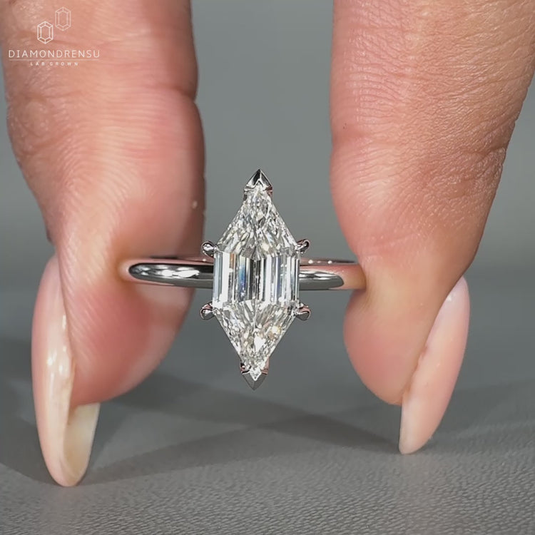 V prong setting used in white gold engagement ring.
