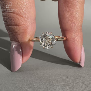 solitaire engagement ring with 6 claw prong setting.
