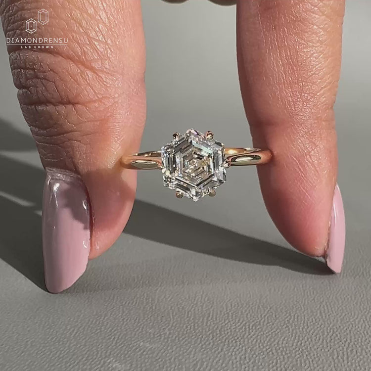 solitaire engagement ring with 6 claw prong setting.
