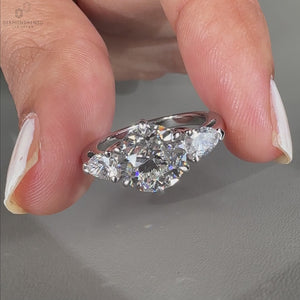Round cut diamond ring with a clean 6 claw prong setting on a white gold ring.
