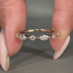 Round shape diamond band for stacking.
