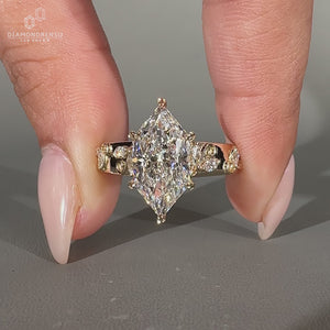 Nature inspired Dutch marquise ring design.
