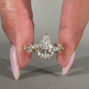 Marquise and round side stones with 3 claw prong setting.
