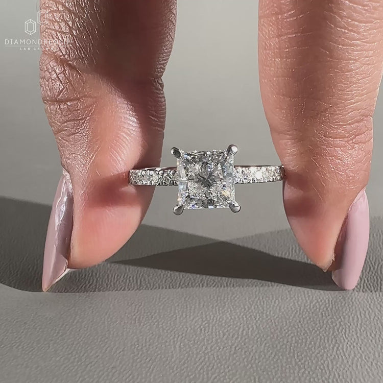 Round cut engagement ring in white gold.
