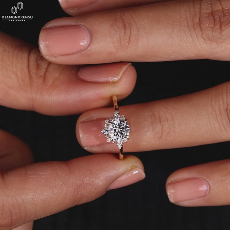 half halo engagement ring with round cut style.
