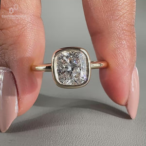 Solitaire diamond ring in yellow gold engagement ring.
