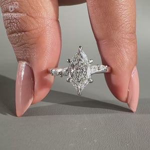 Bridge accent setting in white gold ring.
