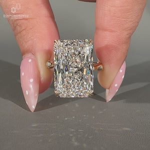 Radiant Cut Diamond Ring trellis setting design.
