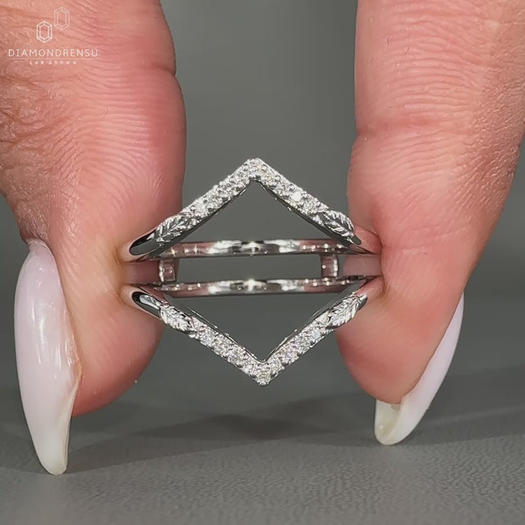 Round Diamond Band designed in V shape white gold style.
