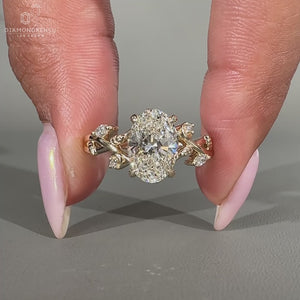 Nature inspire ring pairs with cluster setting ring.
