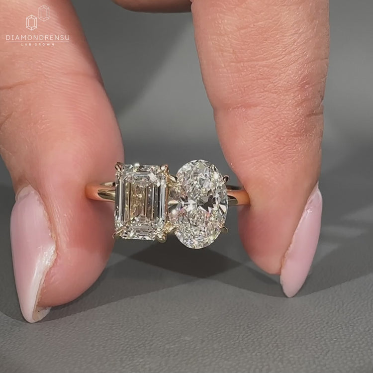 Emerald oval diamond ring toi et moi prong setting.
