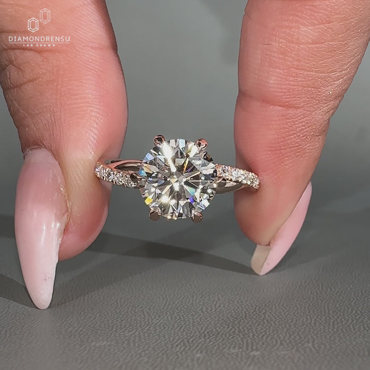 Round diamond ring twisted pave with round diamond.