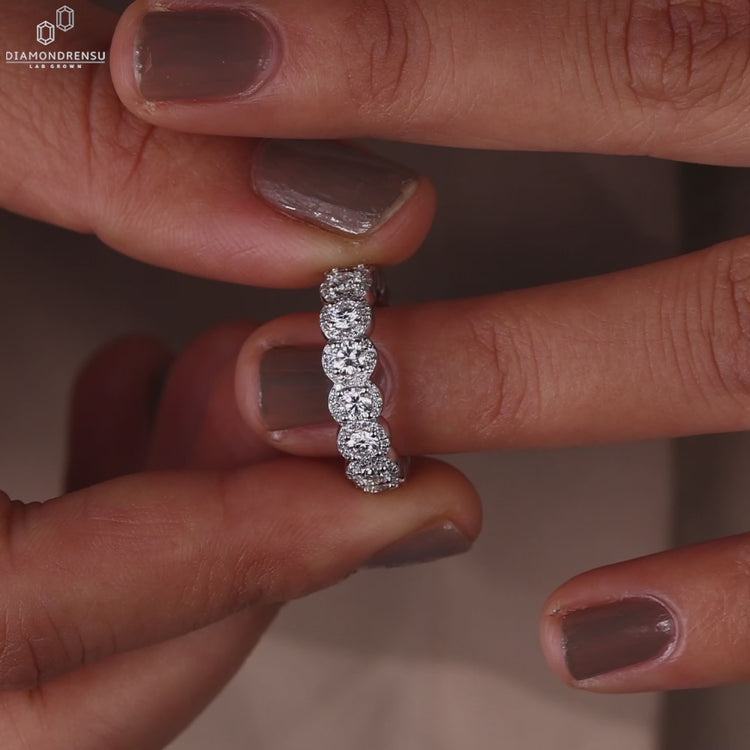 Round diamond wedding band in full eternity wedding band.