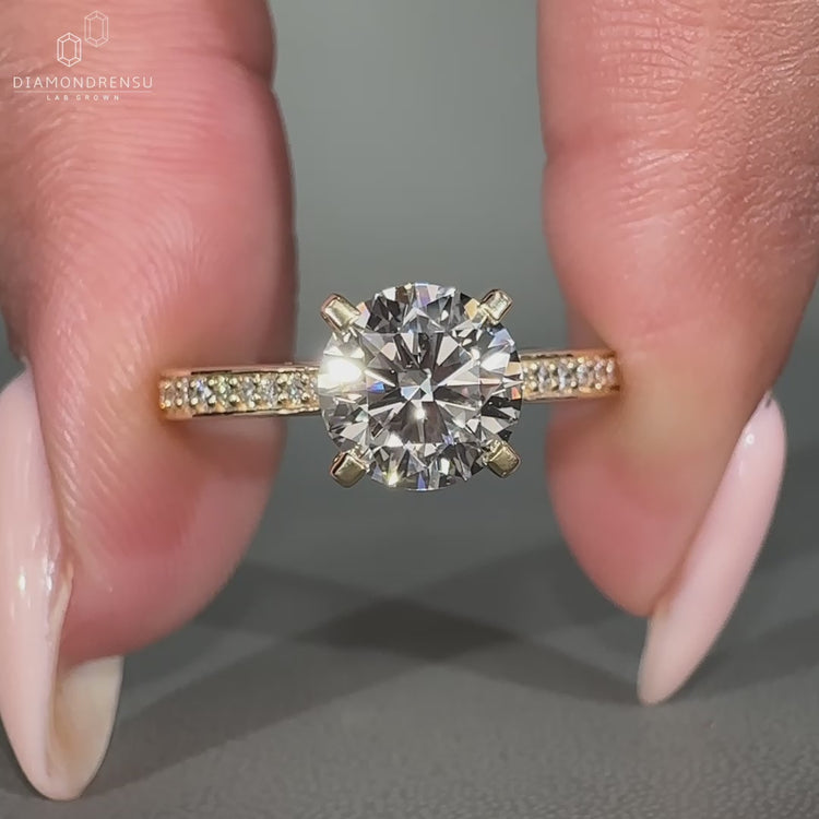 Pave setting ring paired with tapered shank ring.
