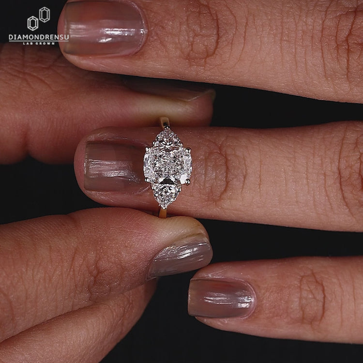 Trillion cut side stones ring set in 3 stone diamond ring.
