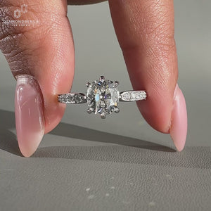 Round diamond pave set on a white gold diamond ring.
