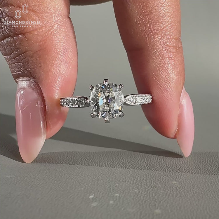 Round diamond pave set on a white gold diamond ring.
